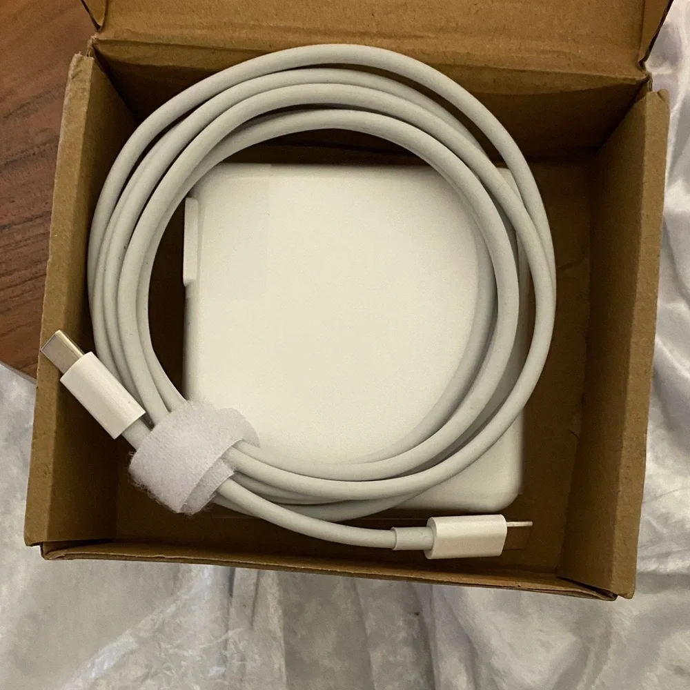 N/A white usb
