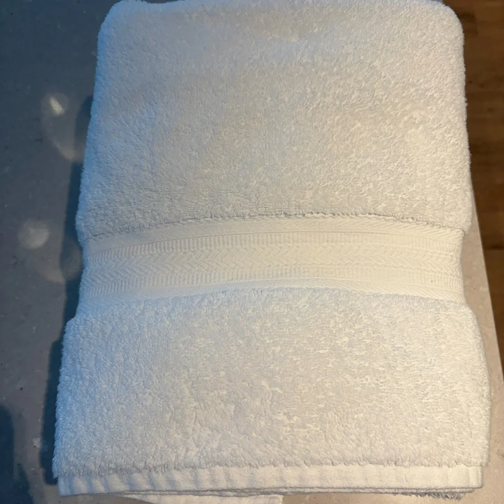Hotel Collection Elegant White Bath Towel 100% Cotton (quantity 2)