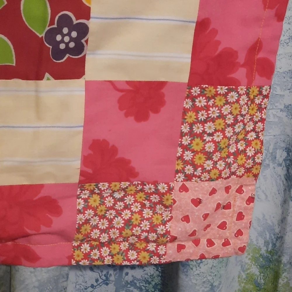 Vintage quilt beautiful 70's patches girls baby blanket small approx 3.5 ft sq