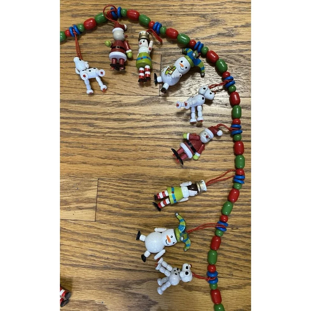N/A dangling garland