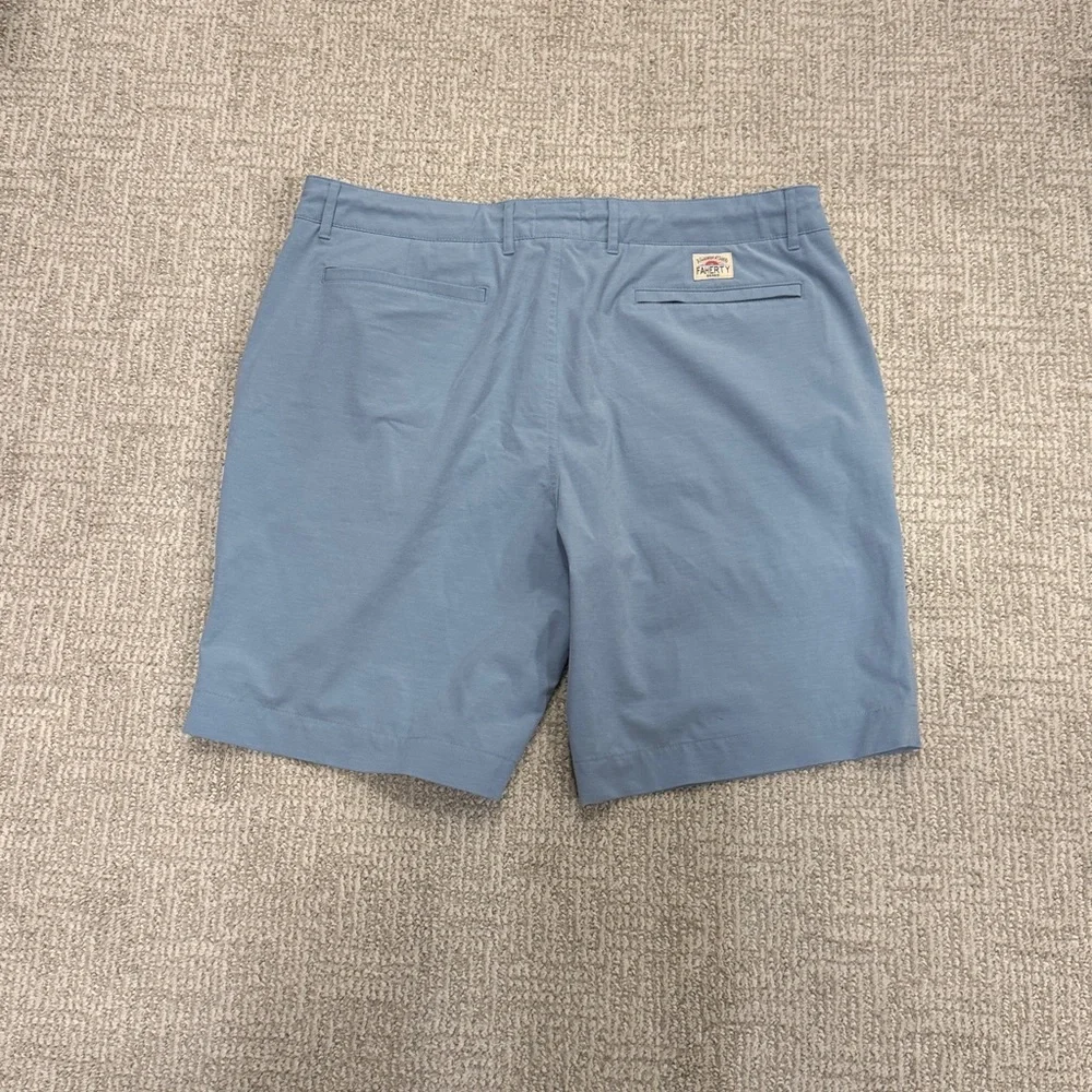 Faherty Light Blue Men's Performance Shorts. Size 36.
