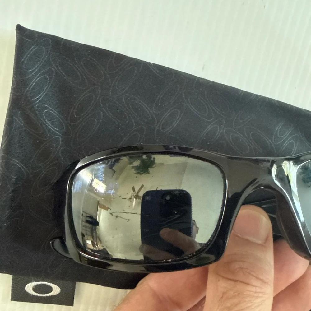 Oakley Black Men's Sport Sunglasses with Soft Pouch