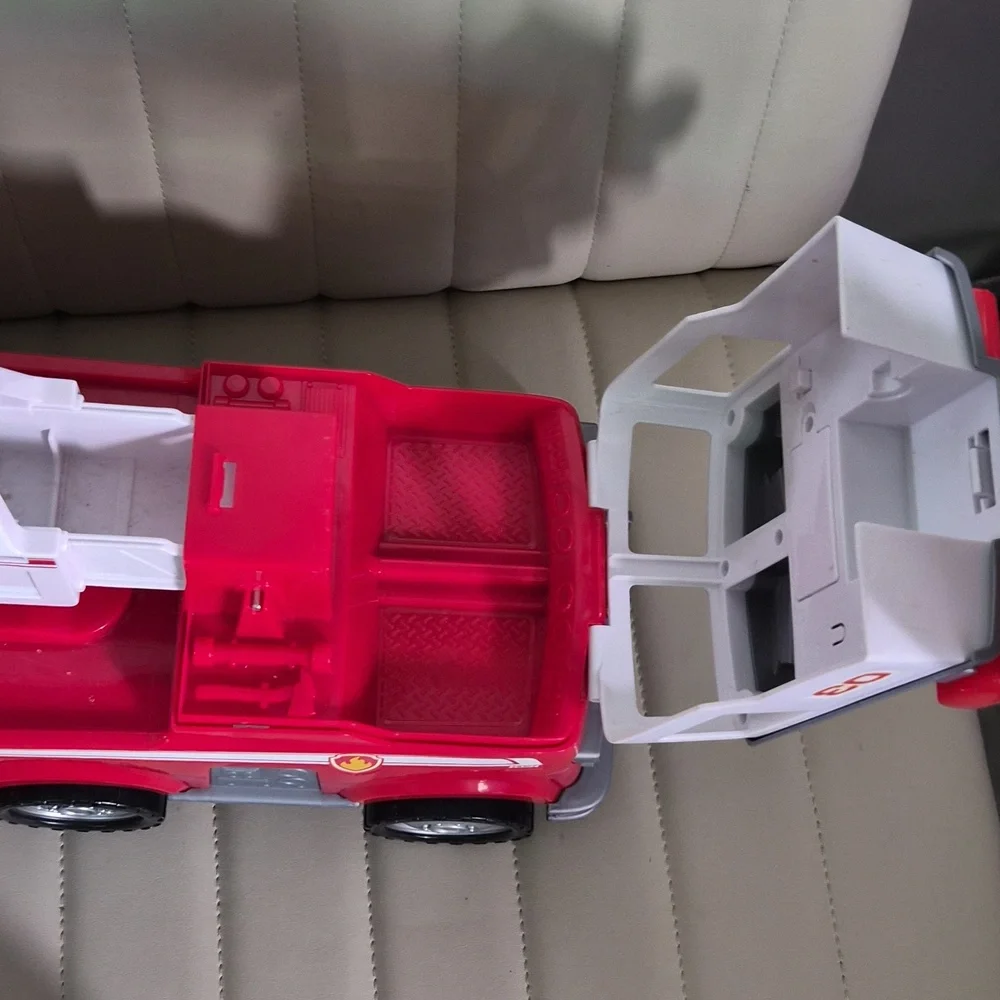 Paw Patrol Marshall Red Kids Fire Truck Toy with Extendable Ladder