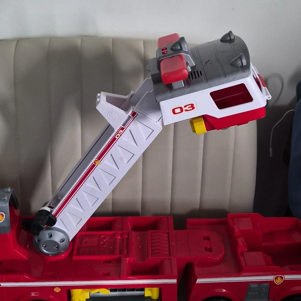 Paw Patrol Marshall Red Kids Fire Truck Toy with Extendable Ladder