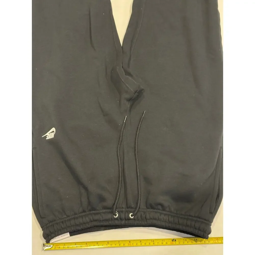 Men's NIKE Sportswear Club Essential Fleece Joggers, Black size medium NWT