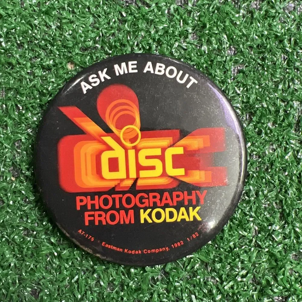 Vintage 1982 Ask me‎ About Disc Photography From Kodak Button Pinback