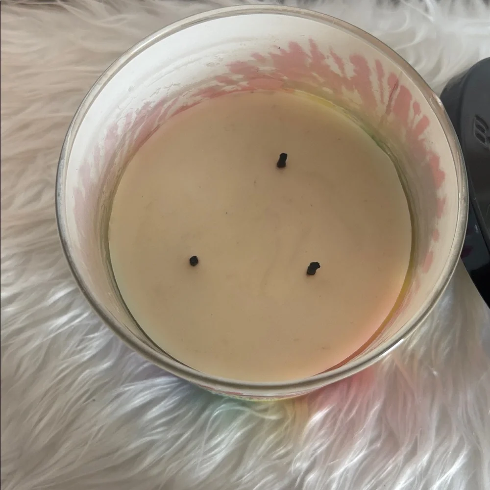 Rare Bath & Body Works Candle 🌈