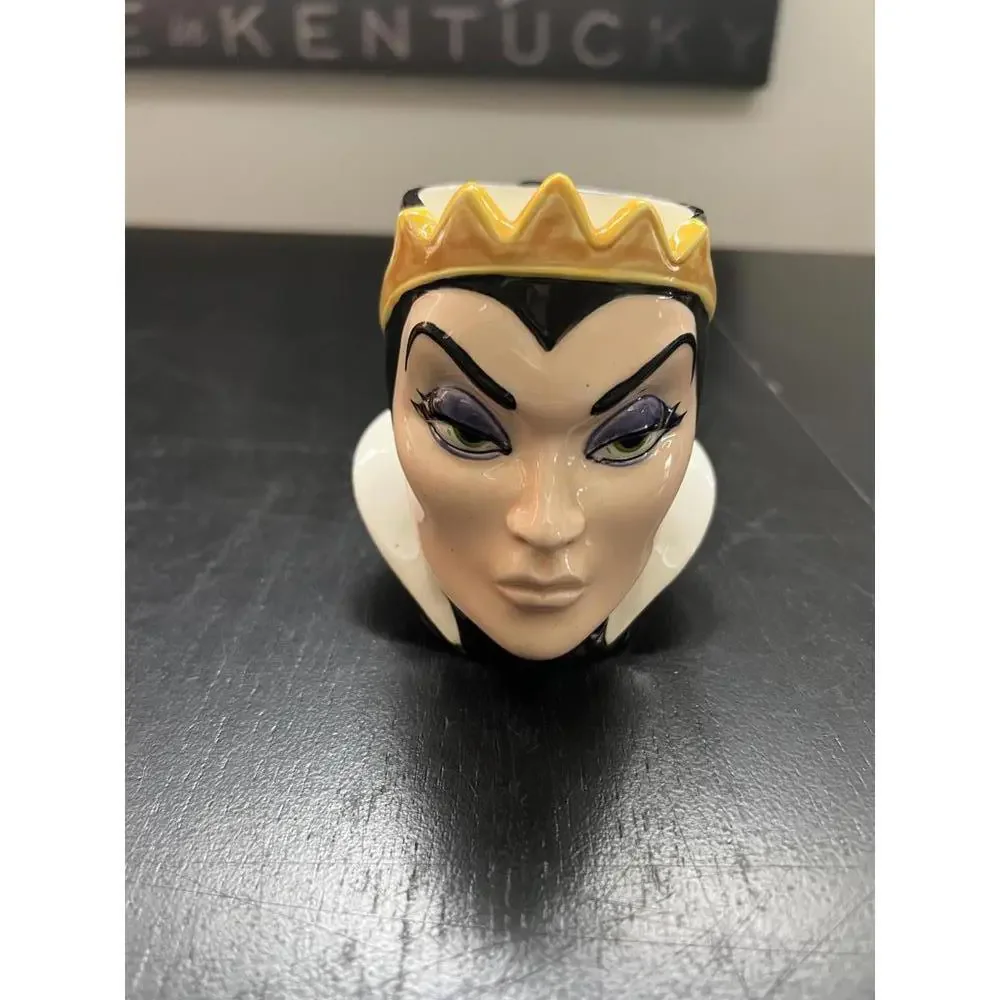 Disney Snow RARE White Queen vintage beautiful porcelain sculpture coffee cup