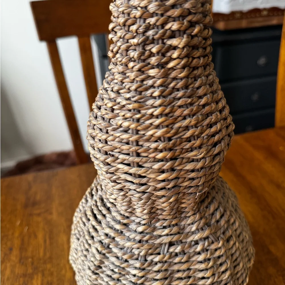 N/A handwoven rattan