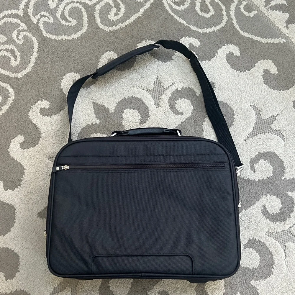 Genuine Dell 17 1/2” x 14” Black Nylon Classic Travel Laptop Bag Shoulder Strap
