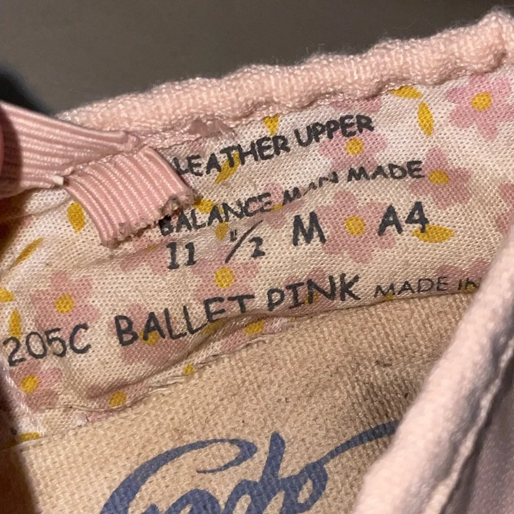 🩰 Capezio 205C Daisy Pink Leather Ballet Slippers - Size 11.5 M