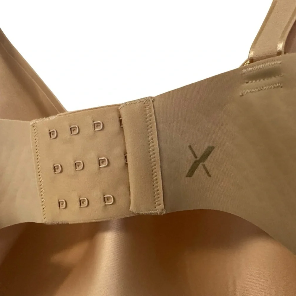 Knix Wing Womans Contour Bra Size 7+ Beige Wireless Molded Foam Cups NWT