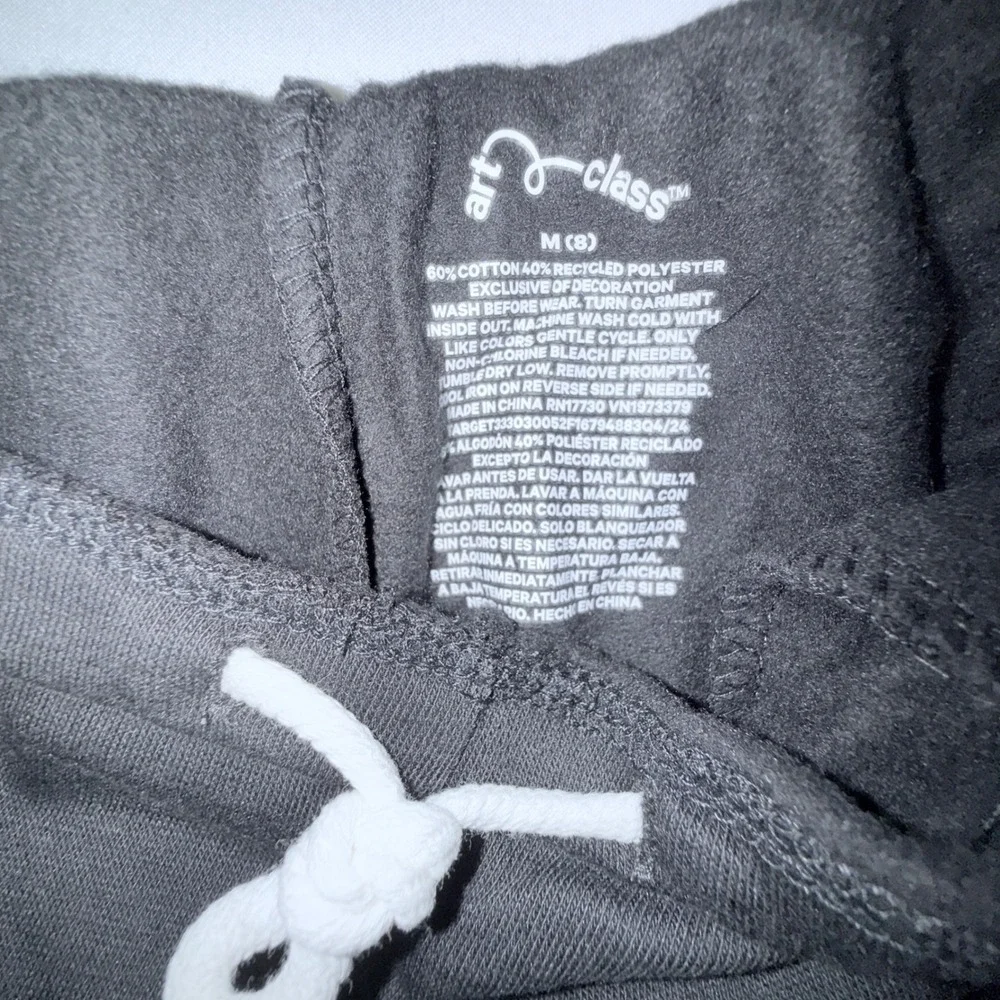 art class waistband pull art