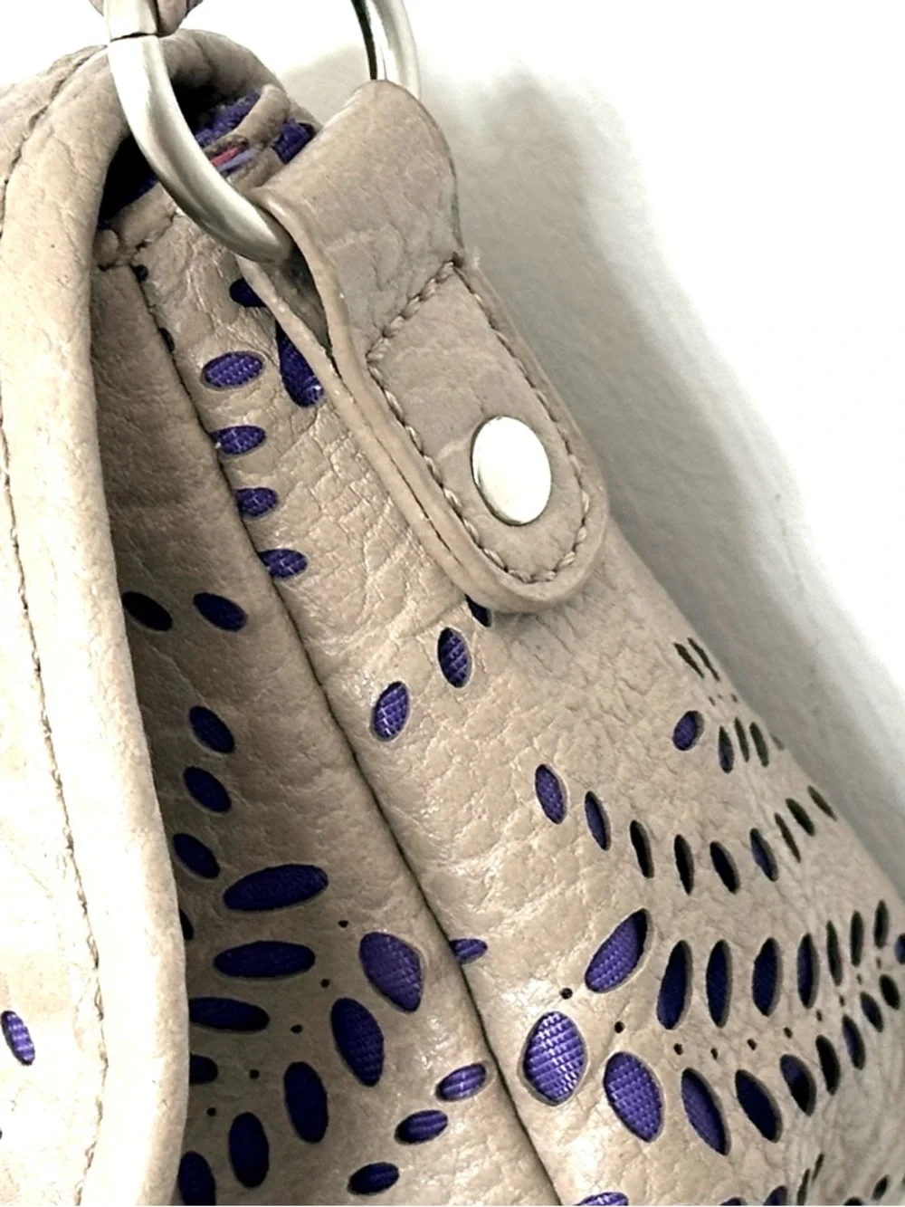 Kensie Girl compact taupe