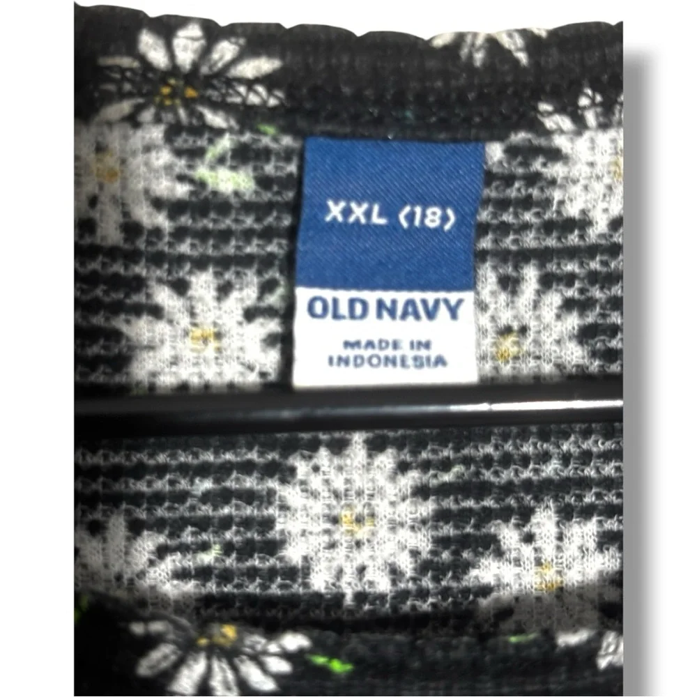 Old Navy Kids Black Short Sleeve Ruffle Hem Lightweight Tee w/White Daisy Print