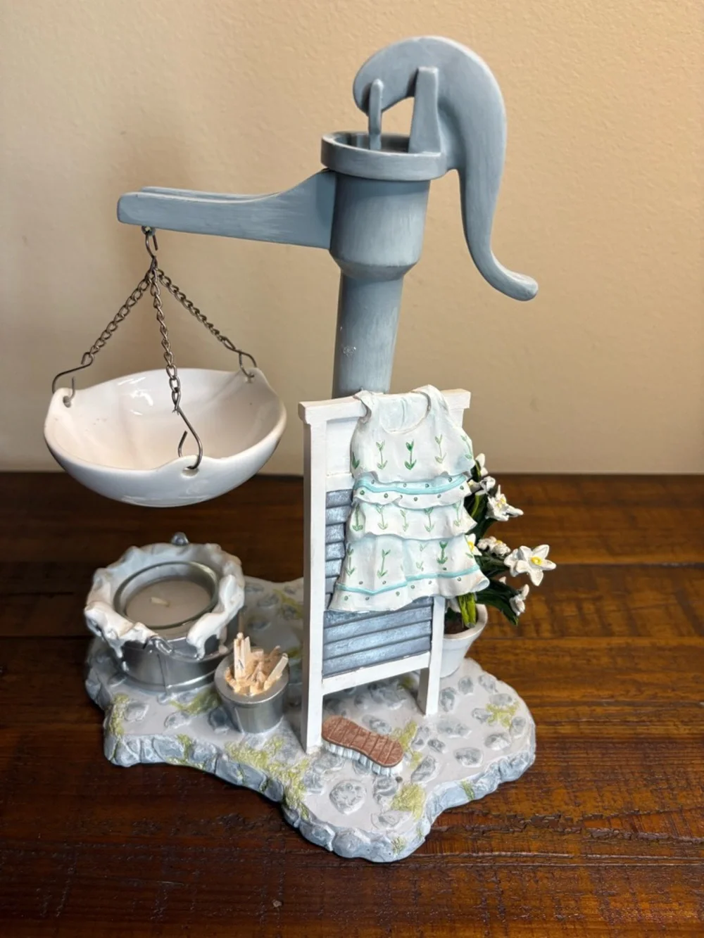🔥🔥🔥Vintage Yankee Candle Hanging Tart Warmer Designed With Laundry Scene