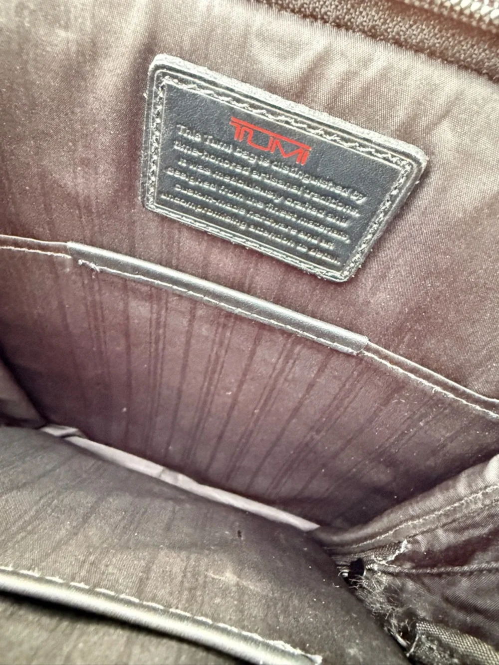 Tumi show size off