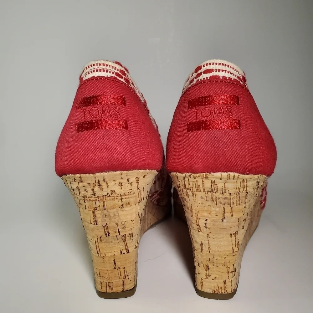 toms scarlett