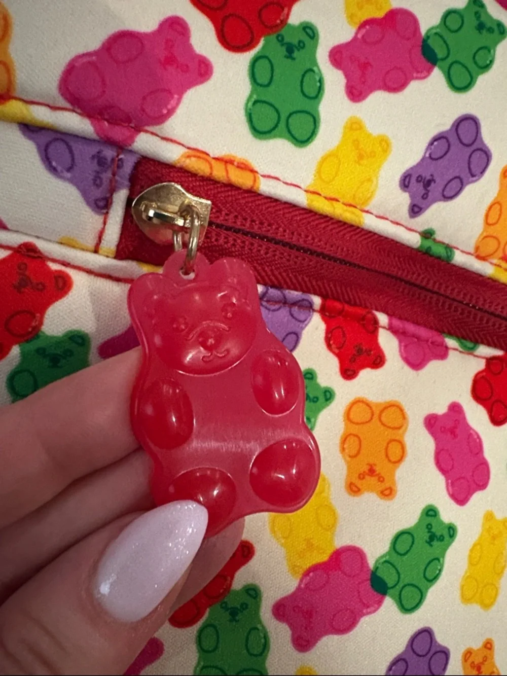 Laptop Sleeve with Multicolor Gummy Bear Pattern (White Base)