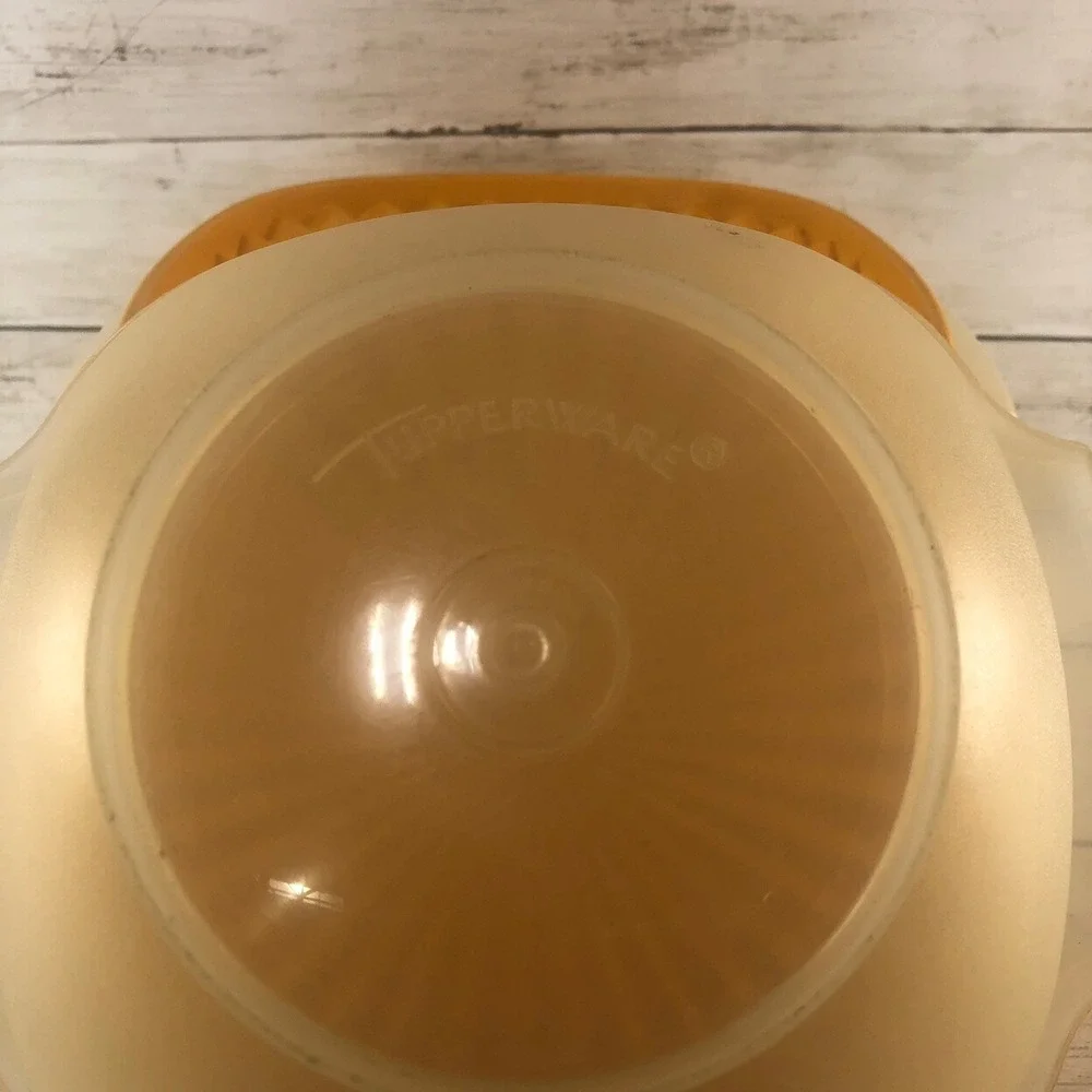 Tupperware vintage servalier
