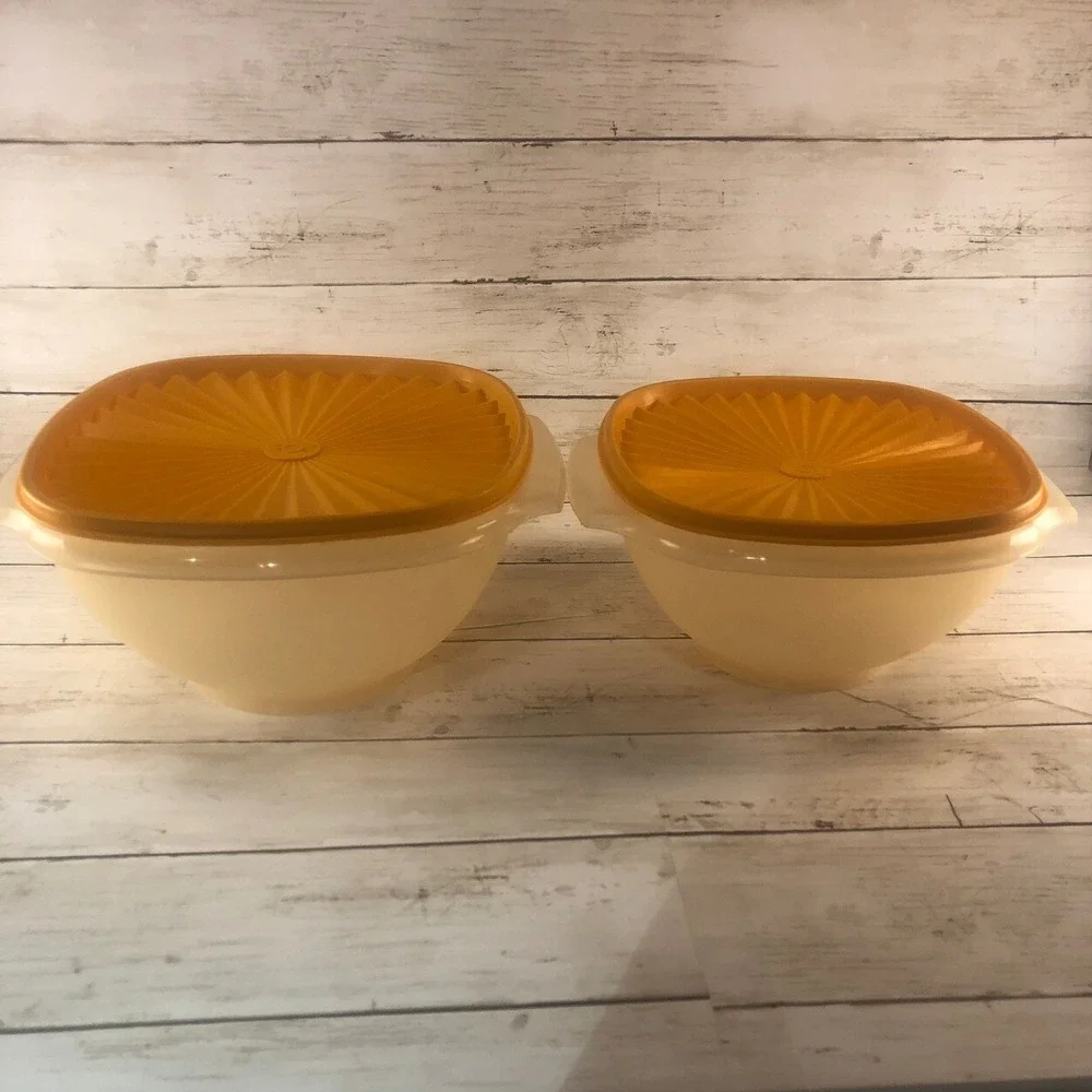Tupperware vintage servalier