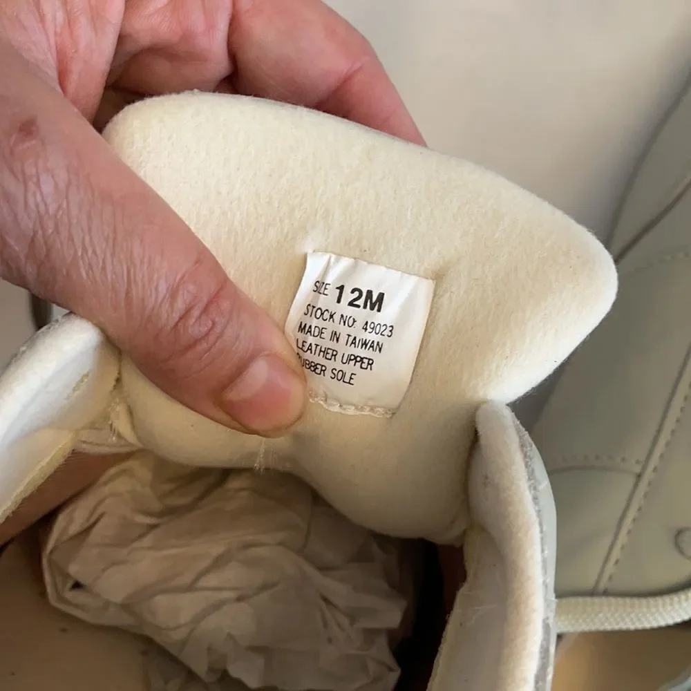 FLORSHEIM DARK CREAM COLORED LEATHER SNEAK…
