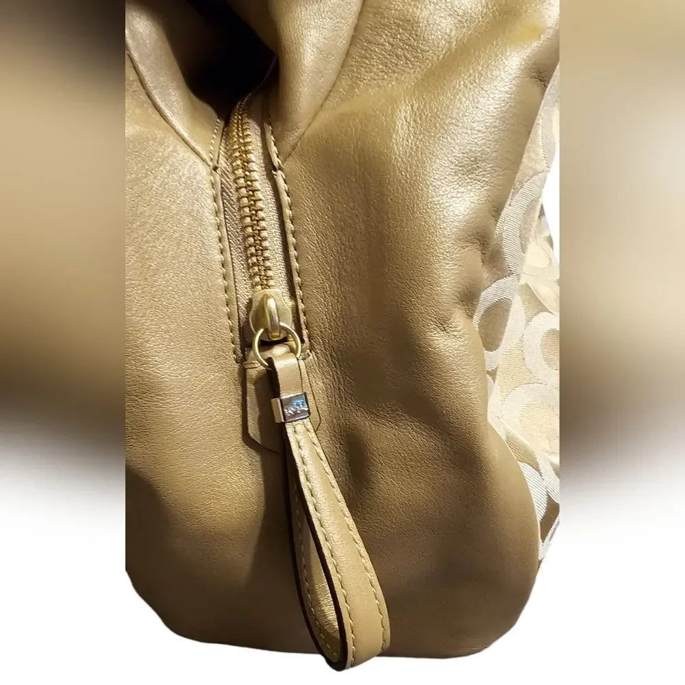 Coach authentic light