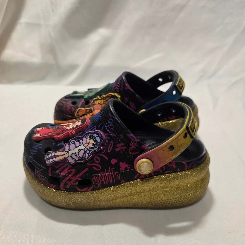CROCS step into