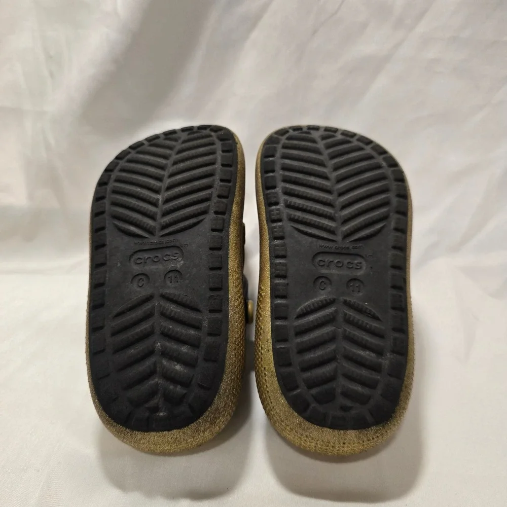 CROCS step into