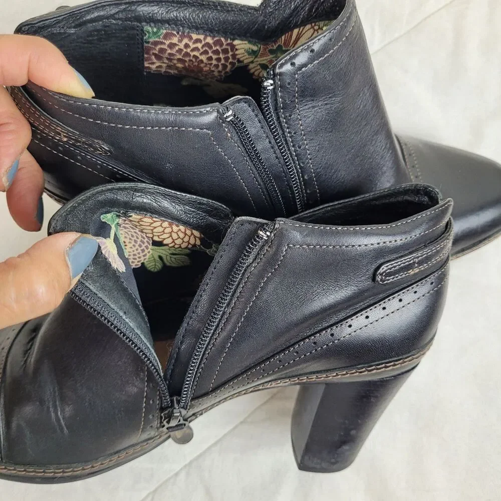 Clarks Artisan Black Leather Cap Toe Ankle Bootie Heels Zipper Womens 10M casual