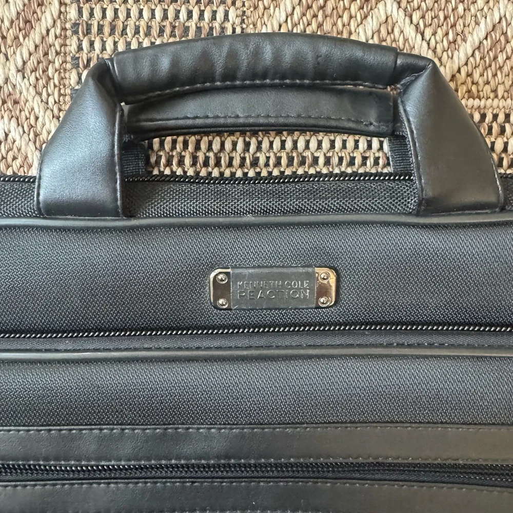 KENNETH COLE REACTION Unisex Black Multi Pocket Laptop Bag