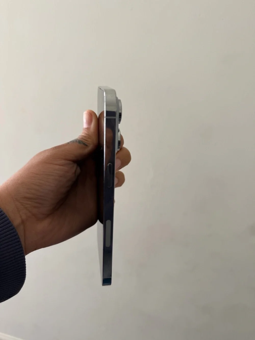 White iPhone 14 pro max