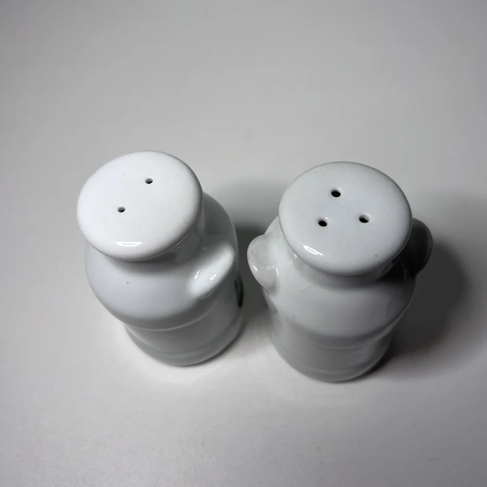 Milk Can Dairy Farm with Cows Salt and Pepper Shaker Set Ceramic Vintage 1990s