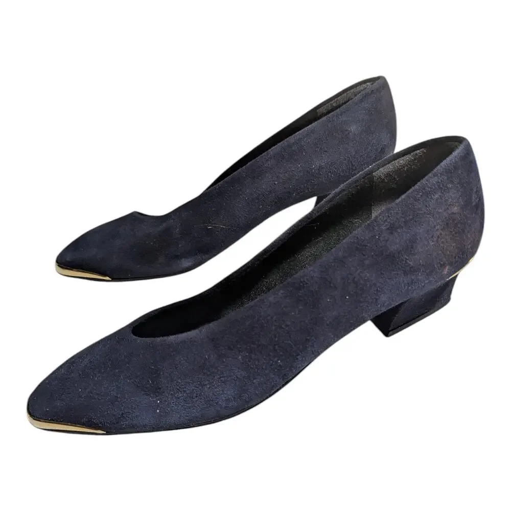 Vtg 1990s Stuart Weitzman Navy Suede Gold Metal Pointed Toe Low Heel Pumps 8