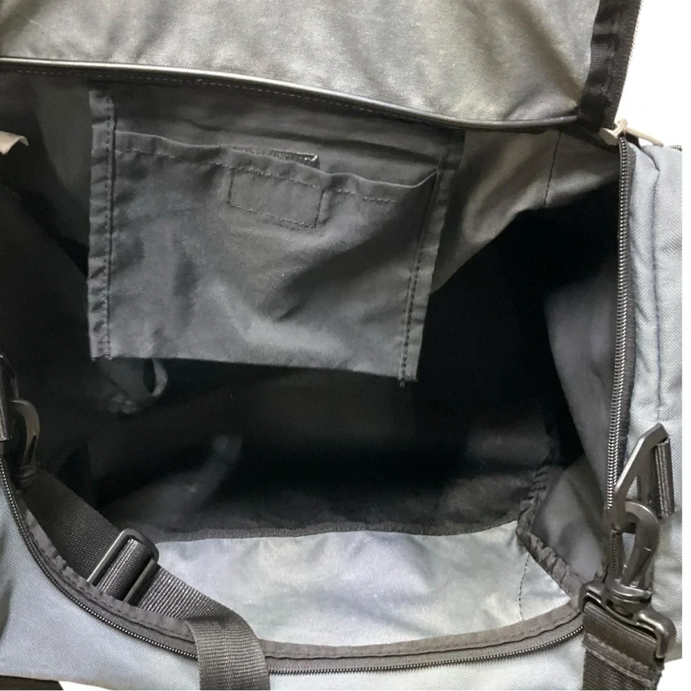 🏋️‍♂️ Nike Gray & Black Duffel Bag — Gym /‎ Travel / Sports Carryall 💼