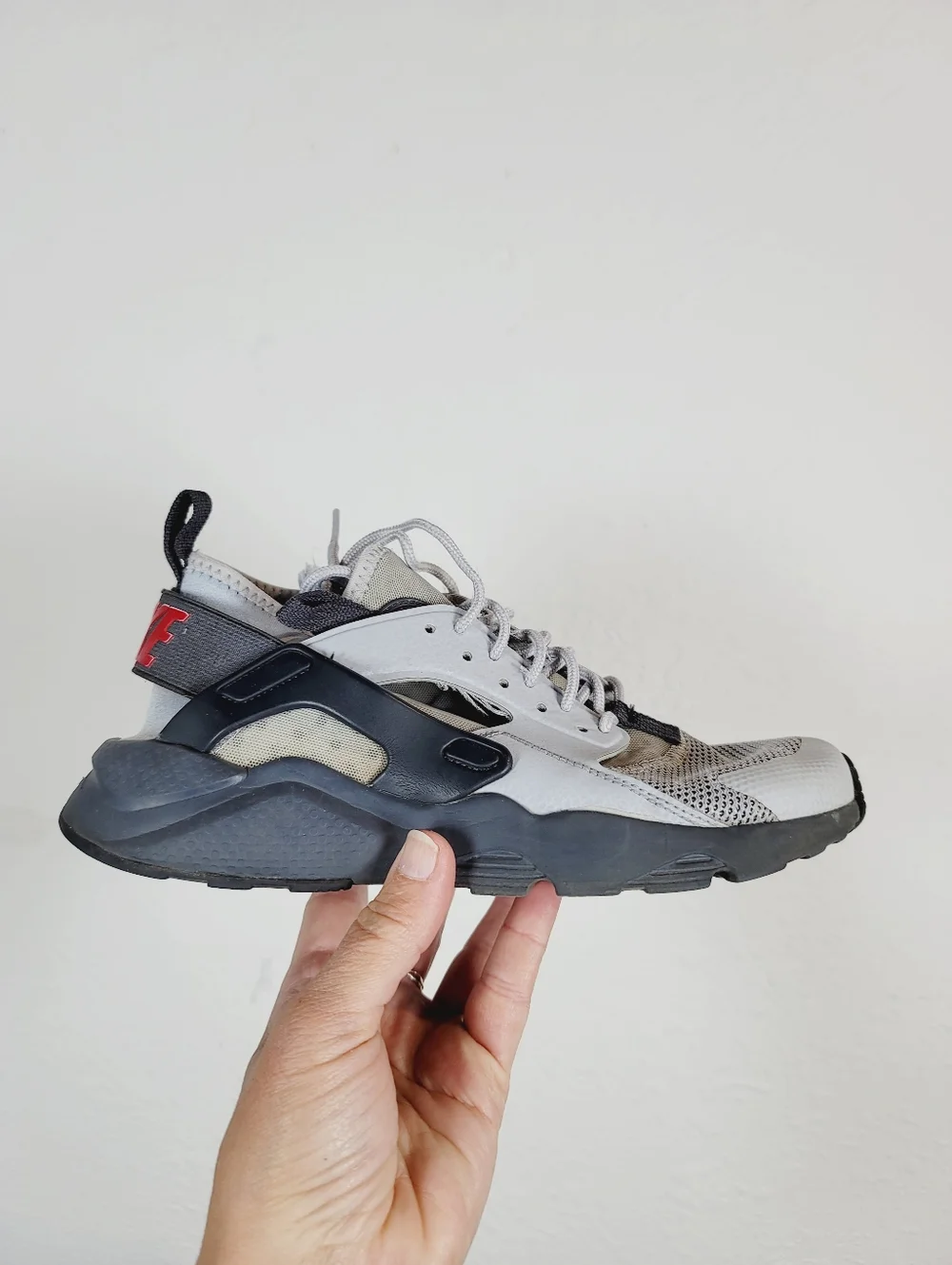 Nike Air HUARCHACHI Sneakers, Size 6Y