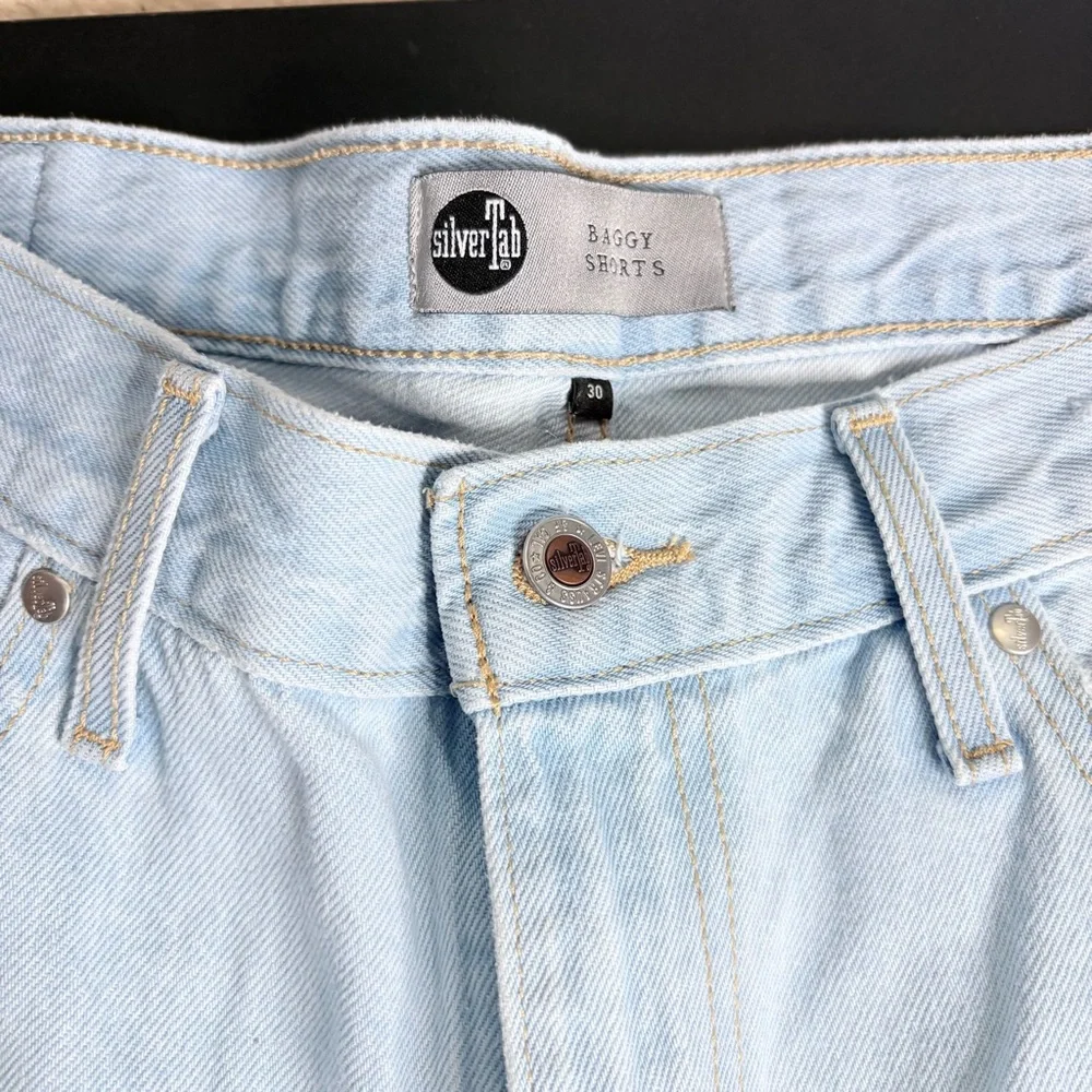 Levi’s silver tab denim baggie women’s shorts light wash y2k vintage inspired 30