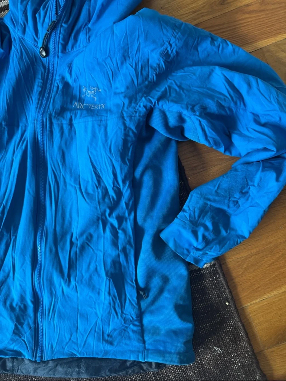 Arc'teryx Atom Bright Blue Hooded Puffer Jacket