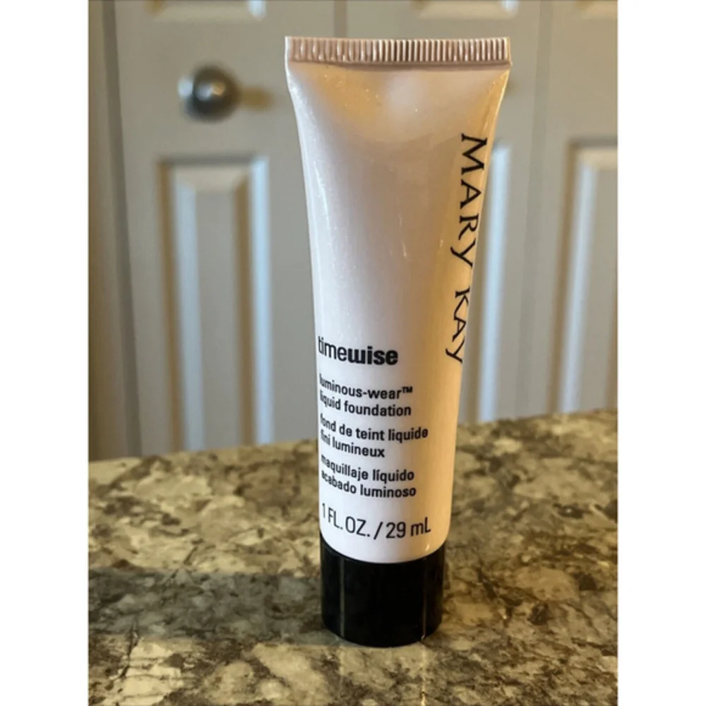 Mary Kay Luminous Wear Foundation Beige 2 Normal / Dry‎ #038705- New Without Box