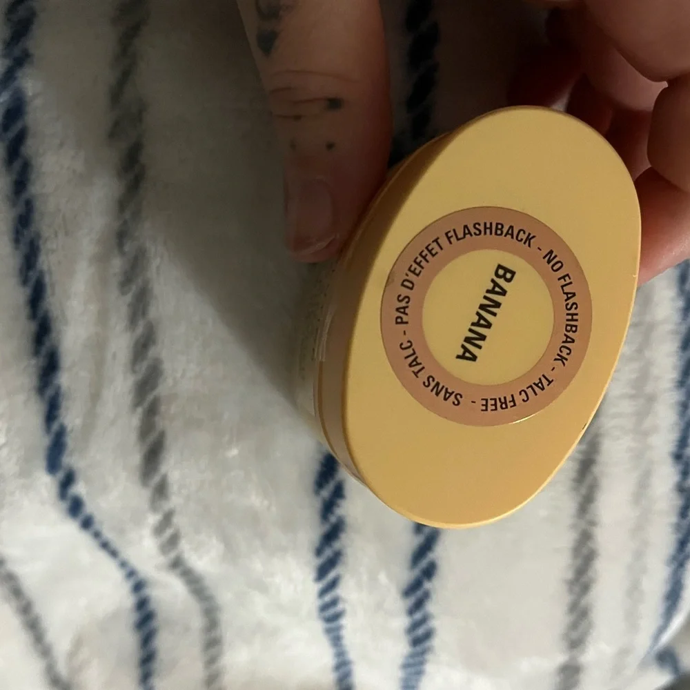 Revolution Baking Powder in Soft Yellow
