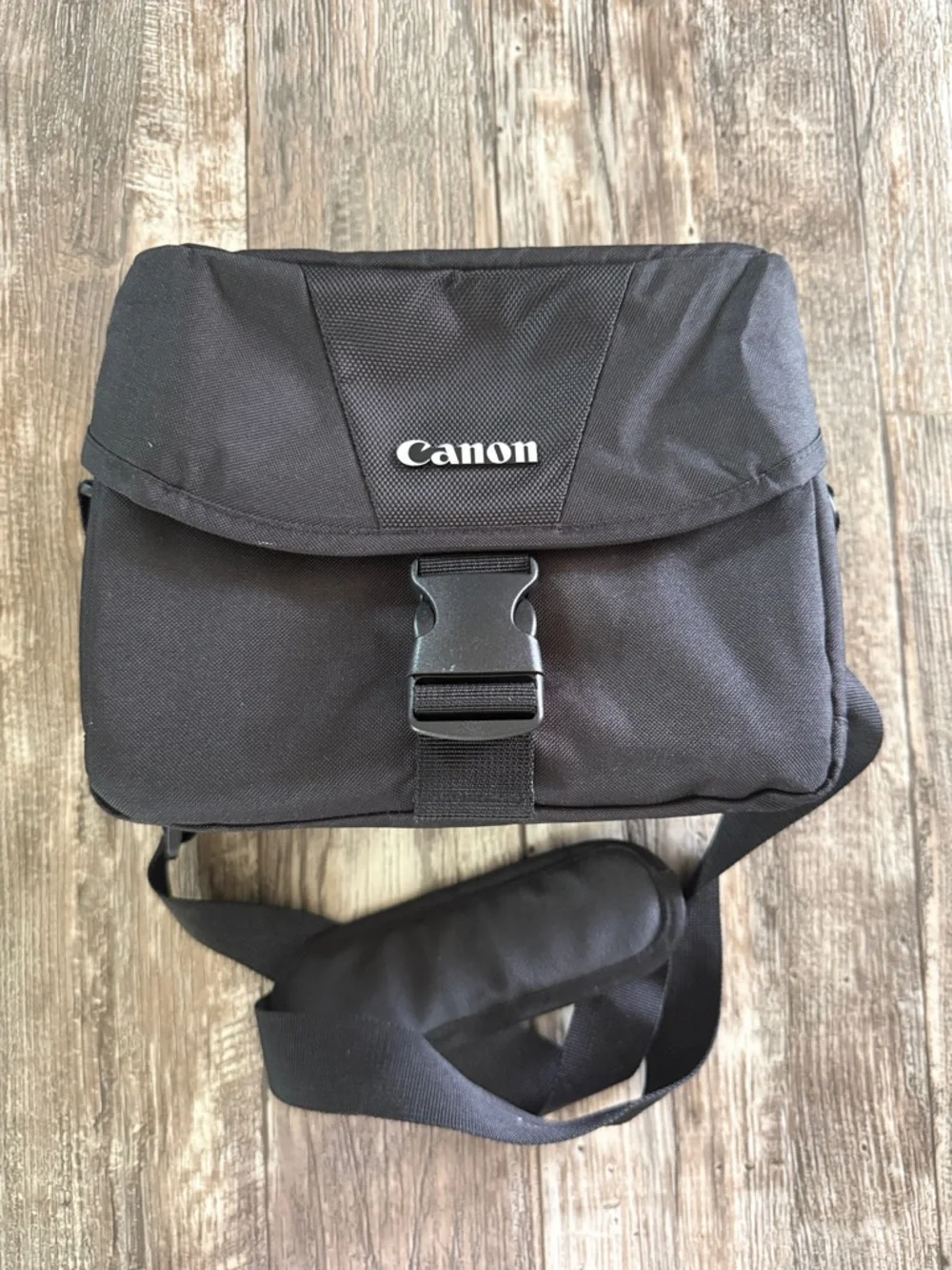 Canon eos shoulder
