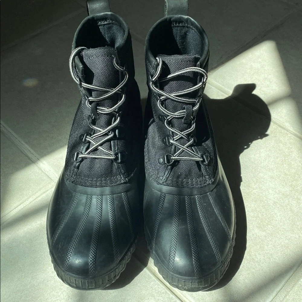 Sorel rugged lace