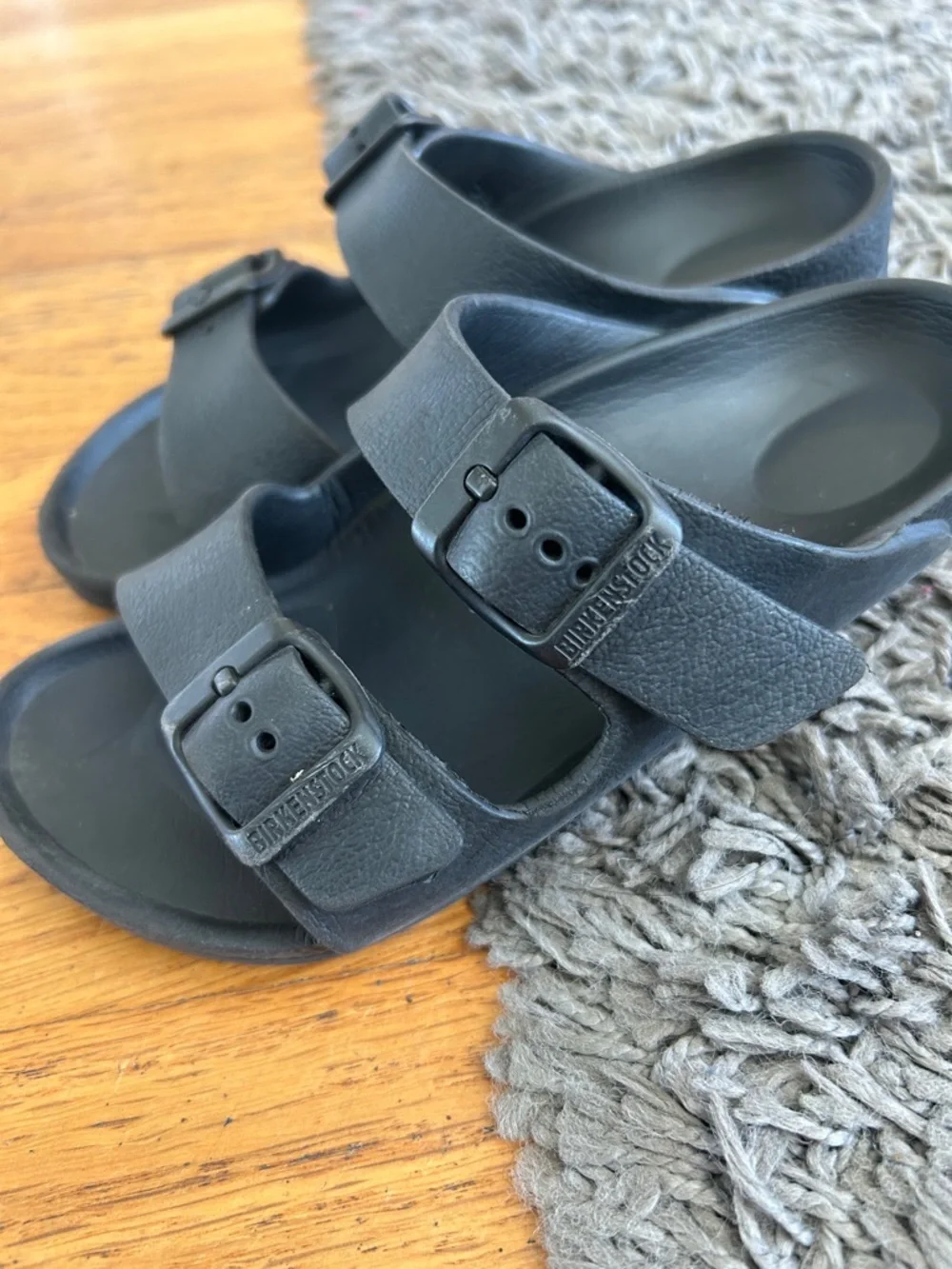 Kids Birckenstock Black Buckle Slide Sandals Size 12