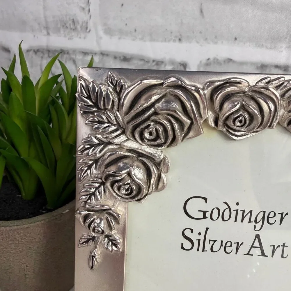 Godinger beautiful careful engraved