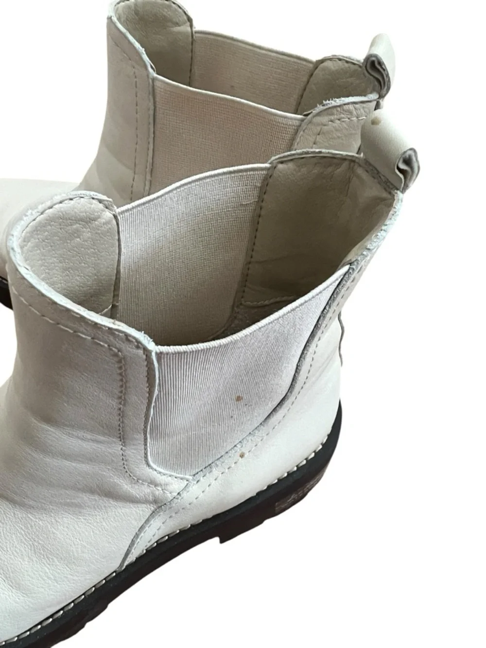 Sam Edelman conquer rainy