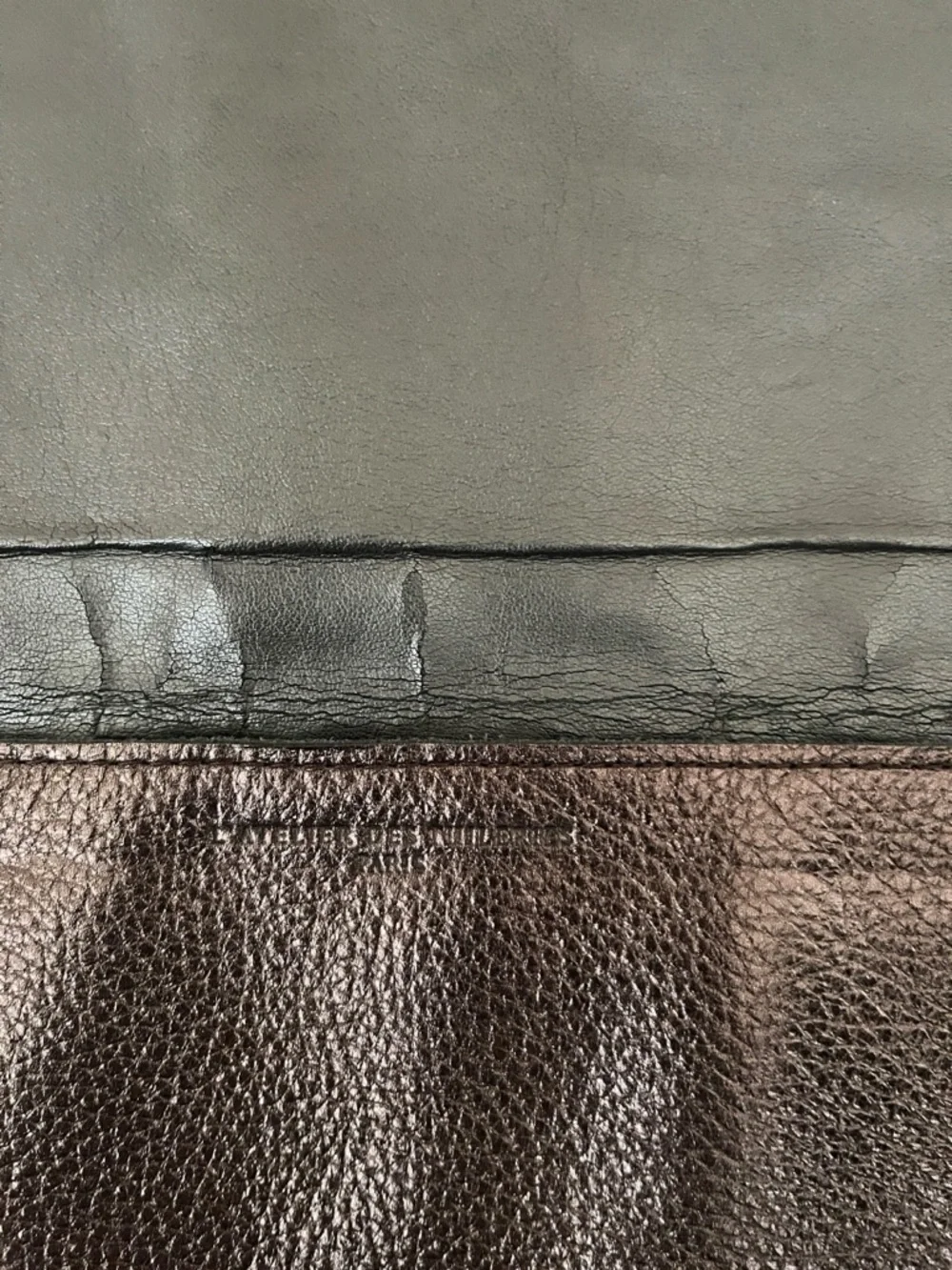 L’ Atelier des Tuileries classic leather
