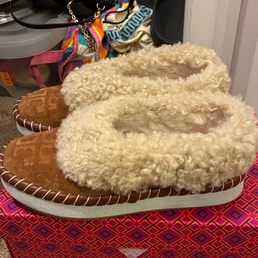 Tory Burch Suede Moccasin Slippers in Toasted Caramel with Cream Shearling