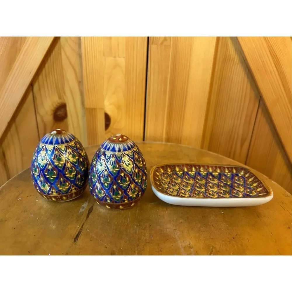 Vintage Hand Painted Thai Benjarong Gold Encrusted Porcelain Salt/Pepper Shakers