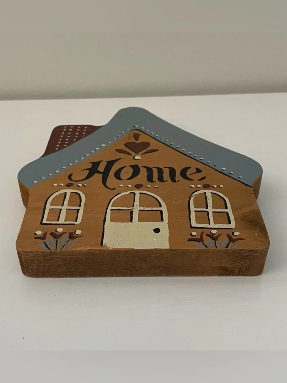 N/A charming wooden