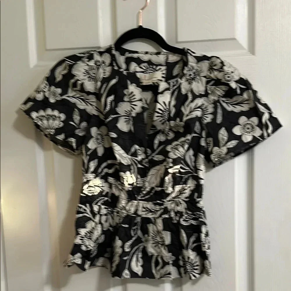 Anthropologie The Somerset Blouse Black & White Floral V-Neck Puff Sleeve Peplum